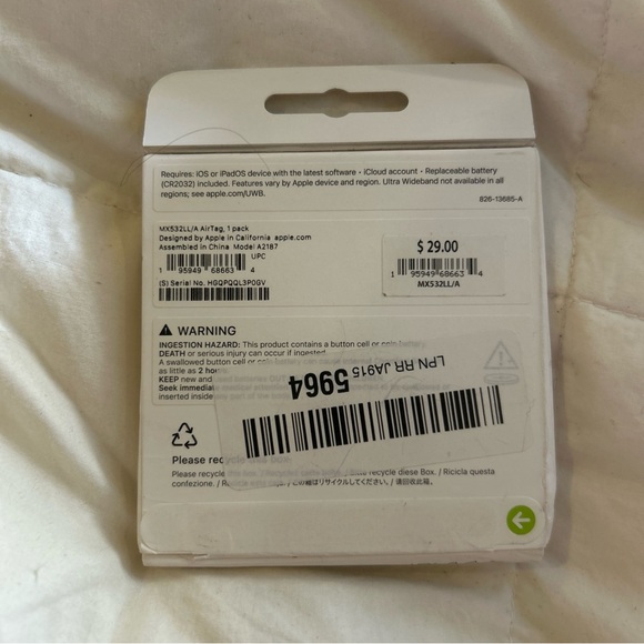 Apple AirTag in White Box - Picture 3 of 3